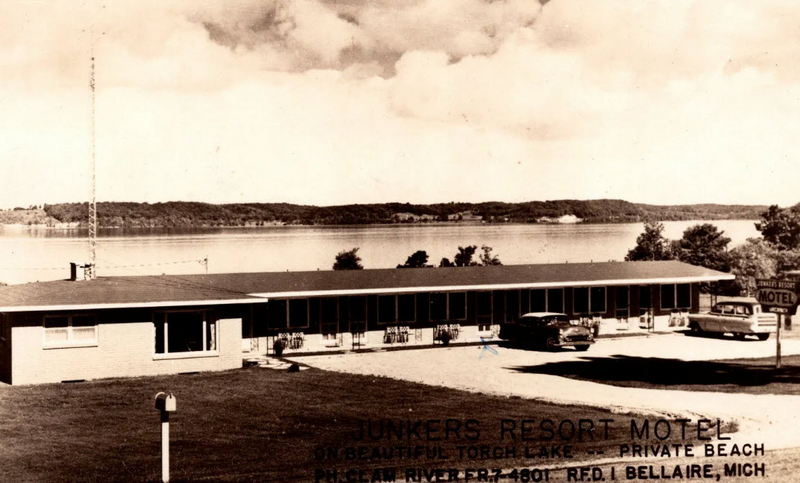 Junkers Resort Motel - Old Postcard (newer photo)